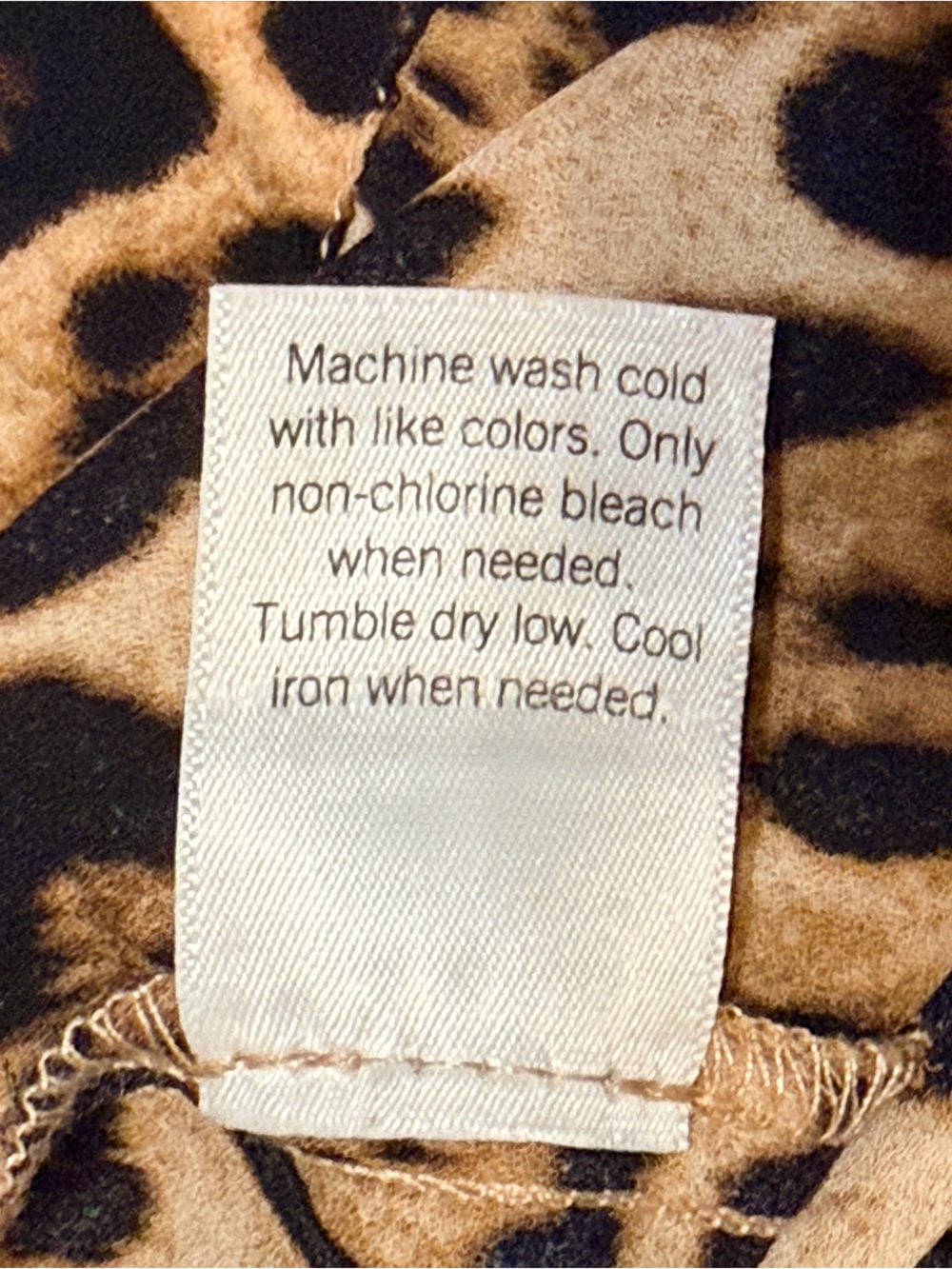 Intempo leopard print long sleeve pullover cropped top, sz M - Picture 9 of 10